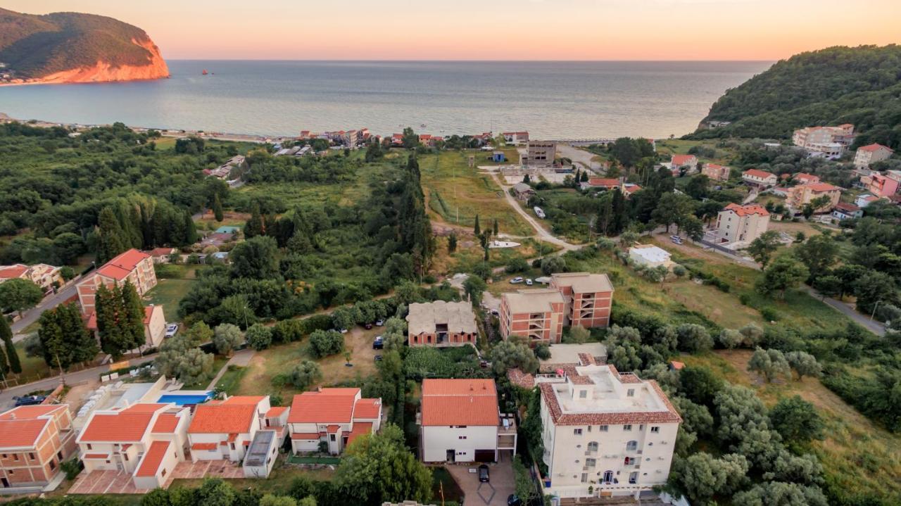 Apartments Viktorija Petrovac Eksteriør bilde