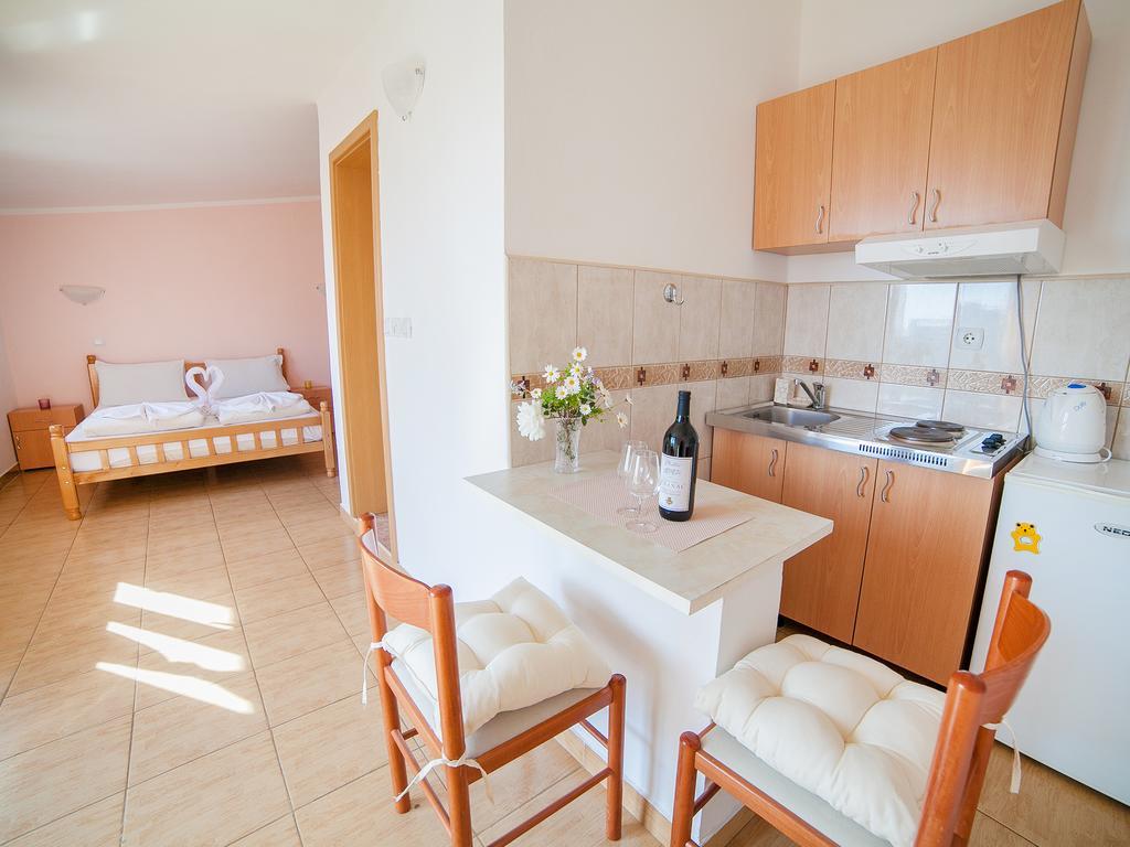 Apartments Viktorija Petrovac Rom bilde