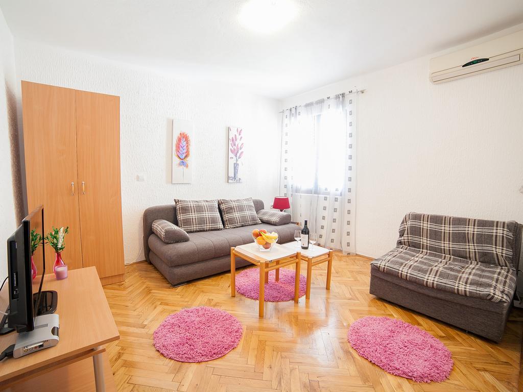 Apartments Viktorija Petrovac Rom bilde