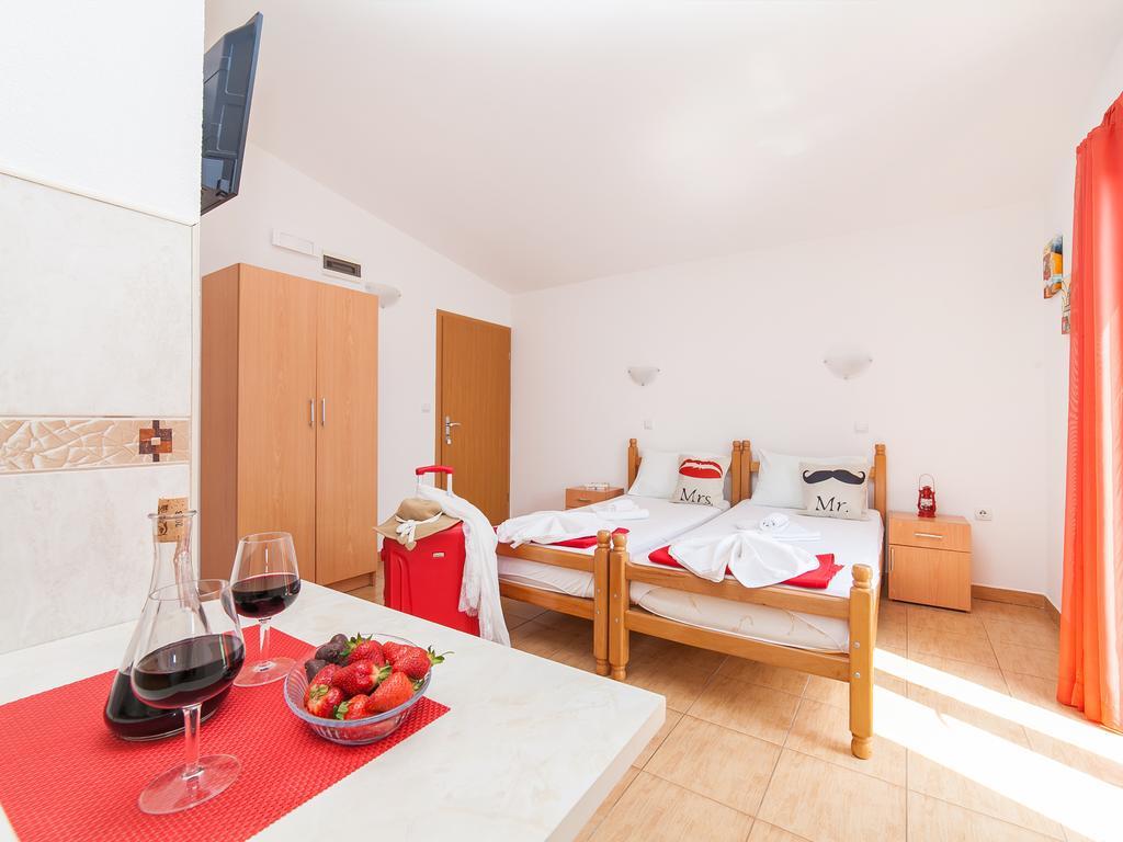 Apartments Viktorija Petrovac Eksteriør bilde