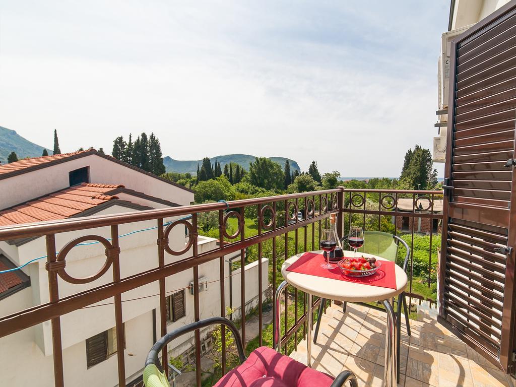 Apartments Viktorija Petrovac Eksteriør bilde